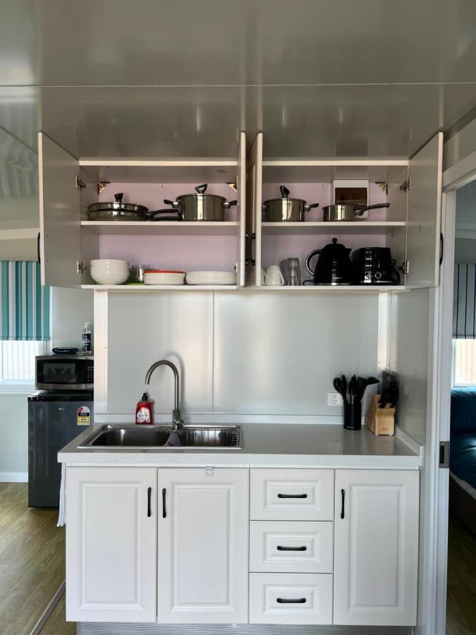 White Cliffs Self Contained Cabin Accommodation المظهر الخارجي الصورة