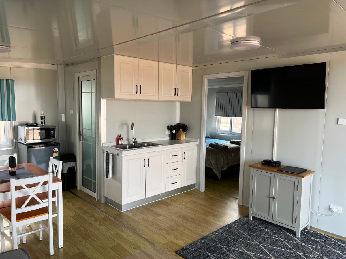 White Cliffs Self Contained Cabin Accommodation المظهر الخارجي الصورة