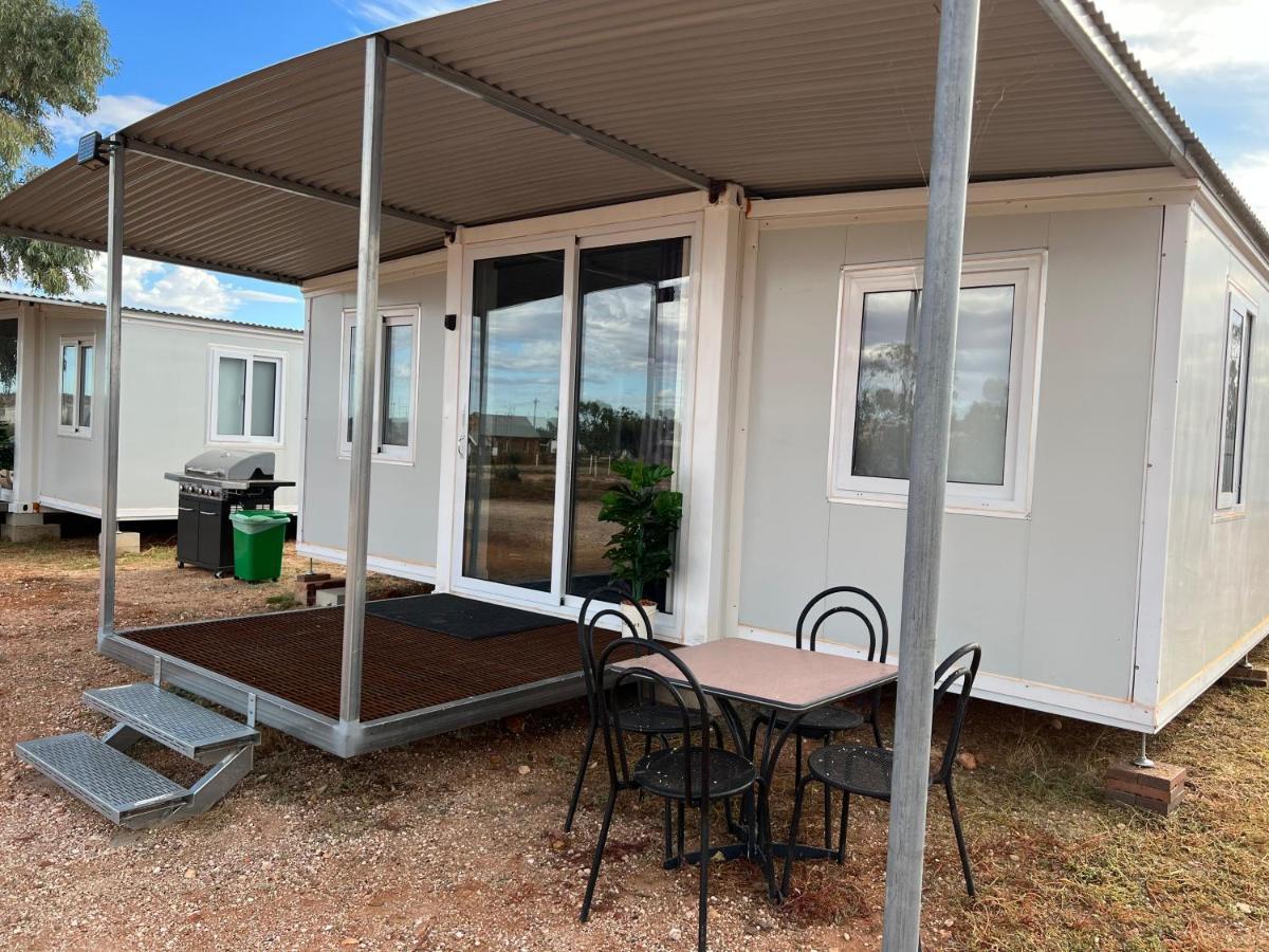 White Cliffs Self Contained Cabin Accommodation المظهر الخارجي الصورة