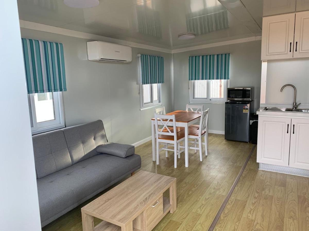 White Cliffs Self Contained Cabin Accommodation المظهر الخارجي الصورة