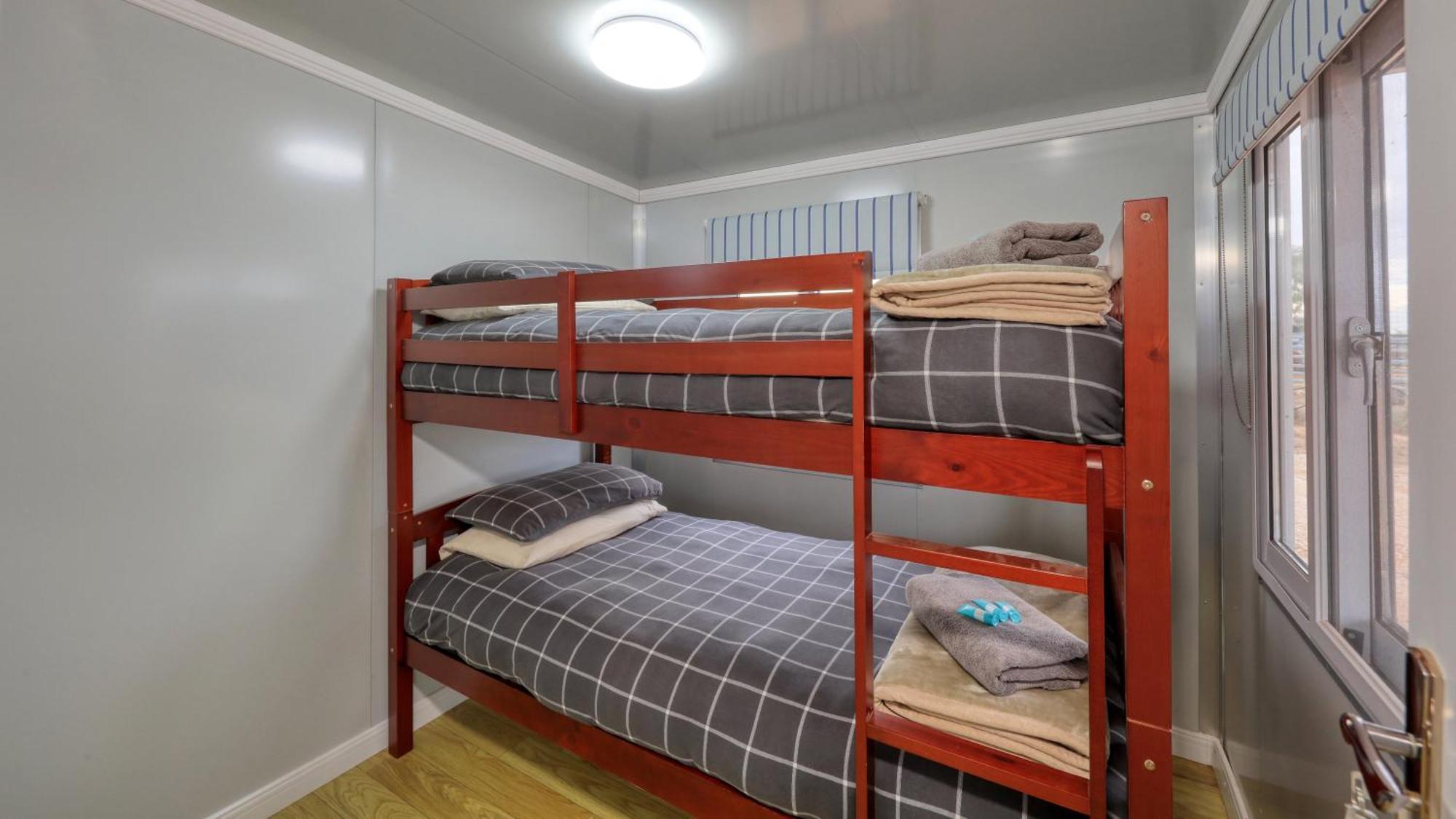 White Cliffs Self Contained Cabin Accommodation المظهر الخارجي الصورة