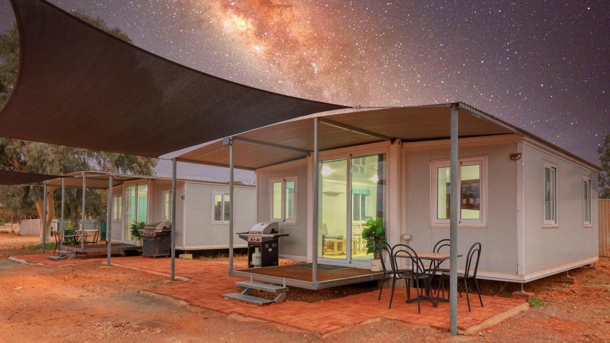 White Cliffs Self Contained Cabin Accommodation المظهر الخارجي الصورة