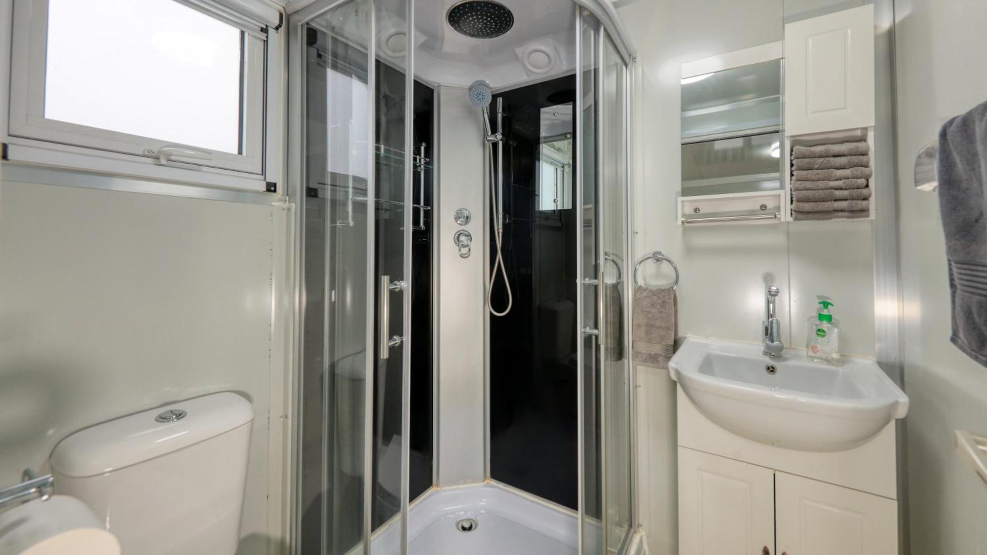 White Cliffs Self Contained Cabin Accommodation المظهر الخارجي الصورة